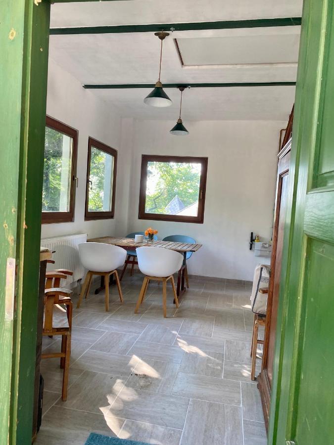 Rustic Cottage & Garden Retreat On Buda Hilltop Budapest Extérieur photo